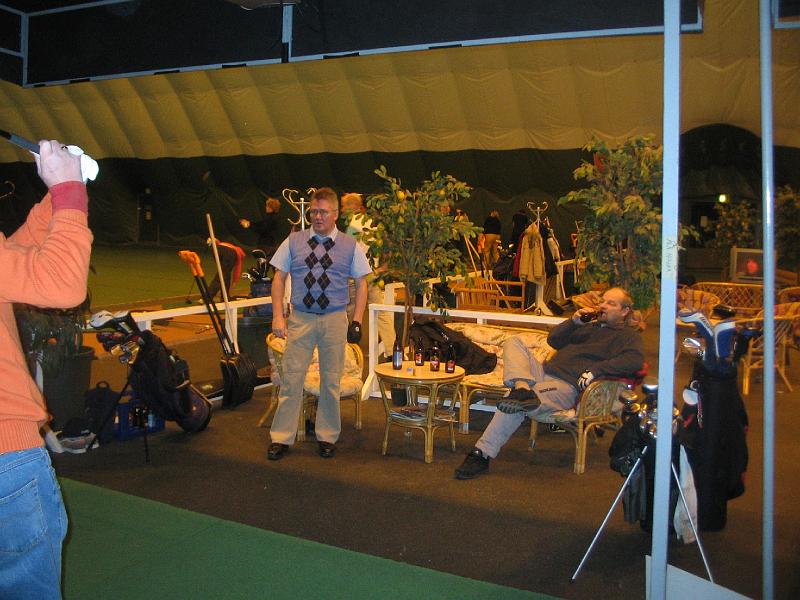 kodetalvi 008.jpg - Tarkkaan seurataan lyöntejä